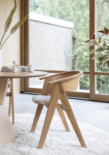 ZUIVER NDSM lenestol, med armlener - beige boucléstoff og naturlig eik