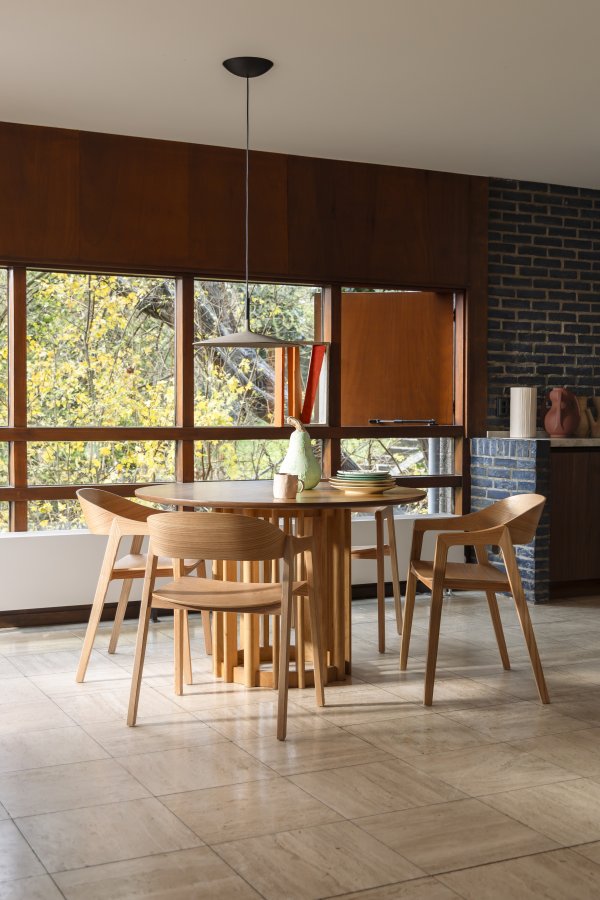 DUTCHBONE Westlake spisebordstol, med armlener - naturlig eik og kryssfiner