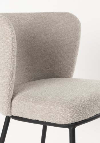 WHITE LABEL LIVING Guus spisestuestol - beige bouclé polyester og svart metall