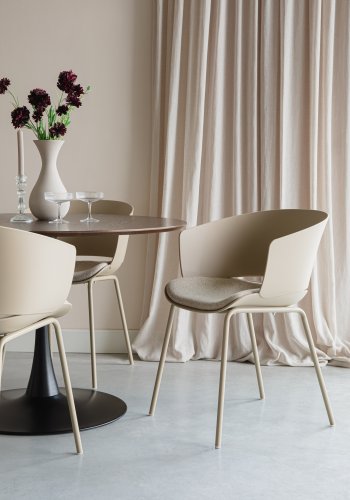 WHITE LABEL LIVING Jessica spisestuestol, med armlen - beige polypropylen/polyester/metall