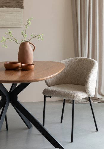 WHITE LABEL LIVING Ayle spisestuestol, med armlen - off-white polyester og svart jern