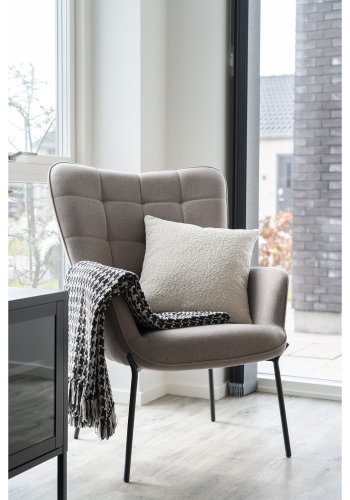 HOUSE NORDIC Glasgow lenestol, med armlener - steingr polyesterstoff og sort stl