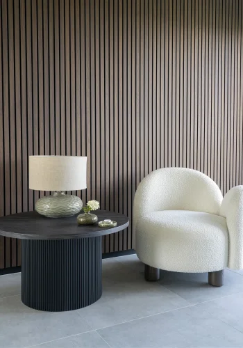 HOUSE NORDIC Honolulu lenestol, venstrevendt, rund - hvit bouclé polyesterstoff