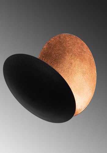 LUMI Yosma vegglampe - svart og kobbermetall