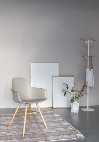 ZUIVER Albert Kuip lenestol, med armlener - taupe plast og naturlig ask