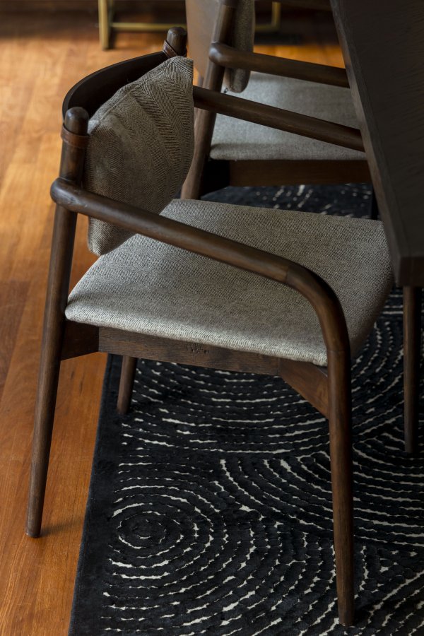 DUTCHBONE Torrance spisebordstol, m armlener - brun polyester og brunt tre