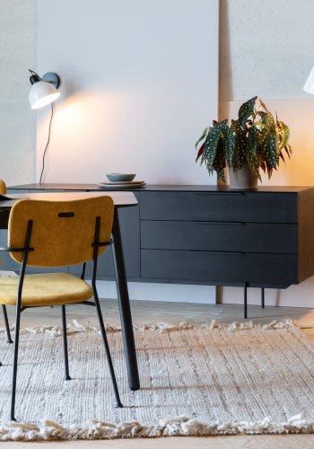 ZUIVER Benson spisebordsstol, med armlener - okergul flyelspolyester og sort stl