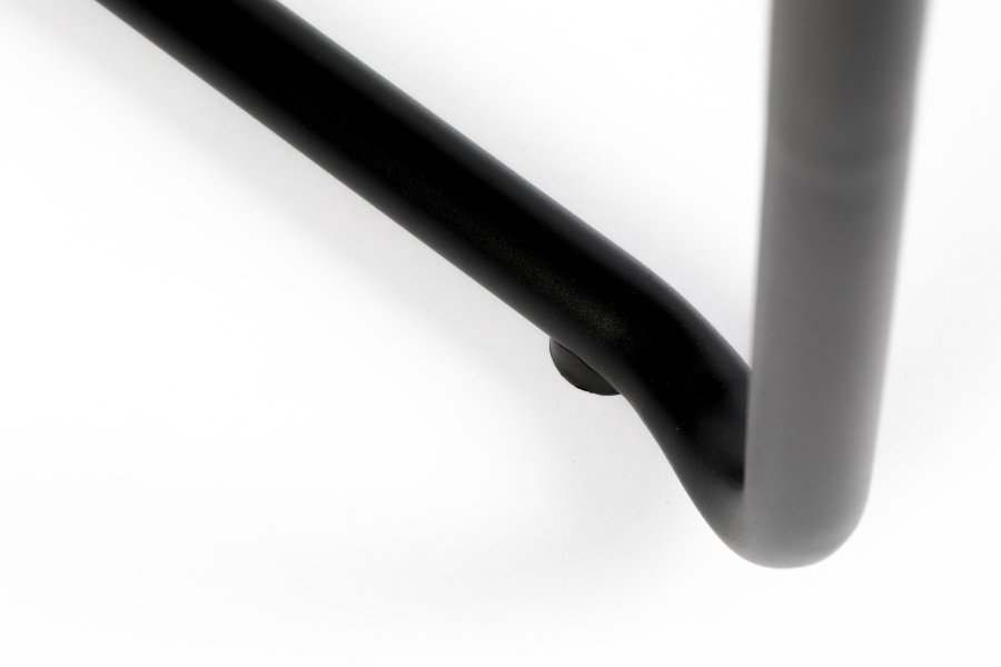 ZUIVER Trst spisebordstol, m. armlen, stablebart - blandet bltt resirkulert PET og sort stl