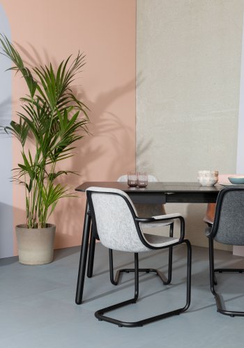 ZUIVER Trst spisebordstol, m. armlen, stables - askegr resirkulert PET og sort stl