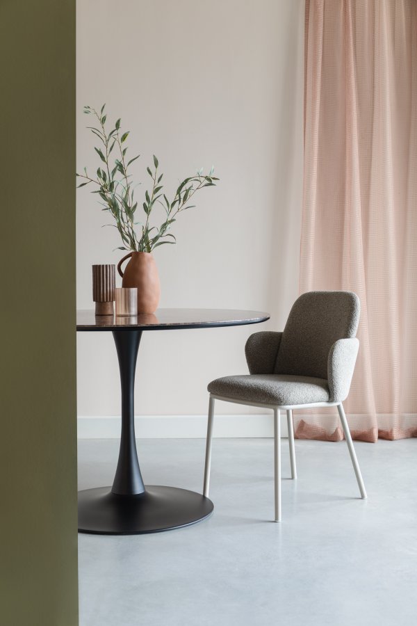 WHITE LABEL LIVING Jerrico spisestuestol, med armlener - brun polyester og beige metall