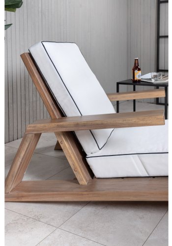 VENTURE DESIGN Daria Loungesessel für den Garten, mit Armlehnen – cremefarbene Kissen und braunes Akazienholz