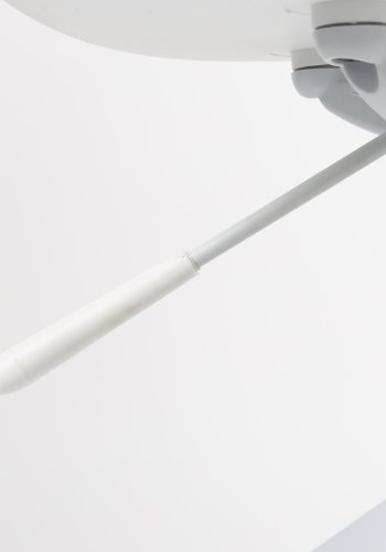 ZUIVER Albert Kuip Bürostuhl, mit Armlehnen und Rädern - weißes Polyester und weißes Aluminium