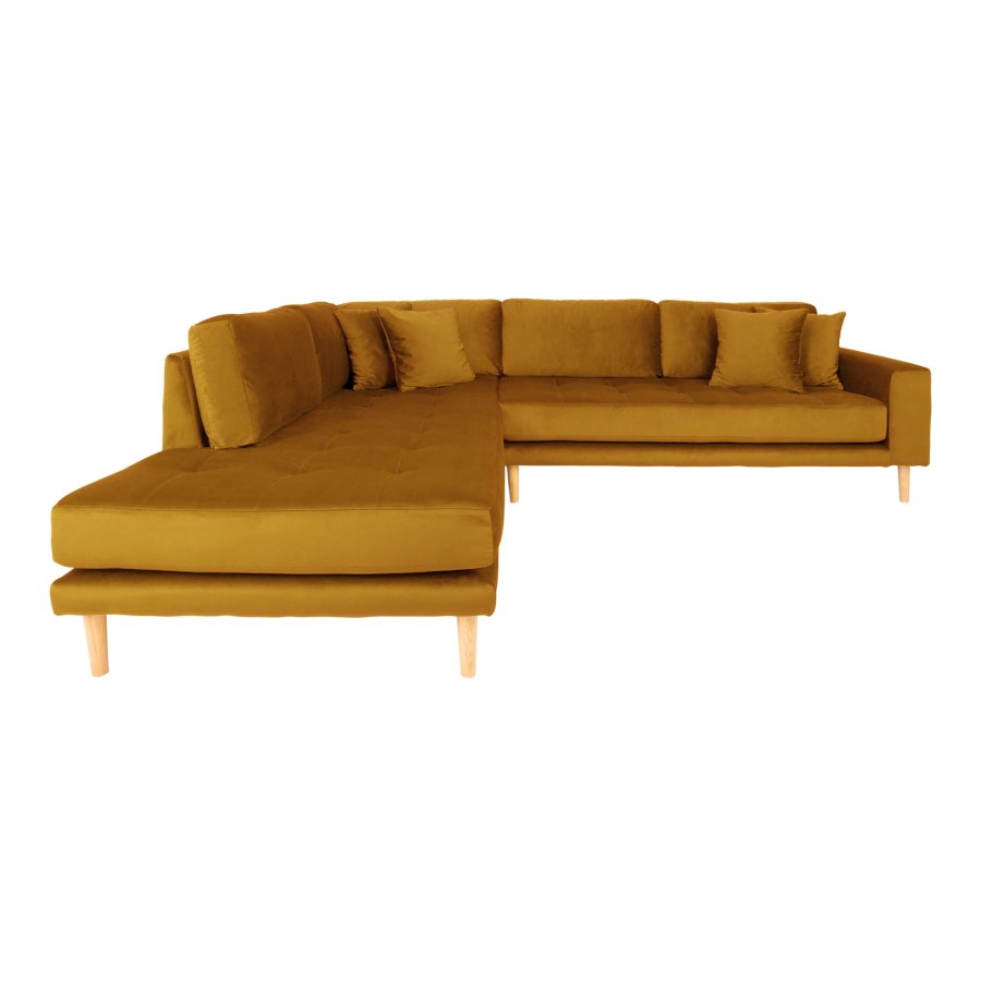 HOUSE NORDIC Lido hjrnesofa med pen ende - Hjrnesofa med pen ende, venstrevendt i sennepsgul velour med fire puter og naturlige treben, HN1004