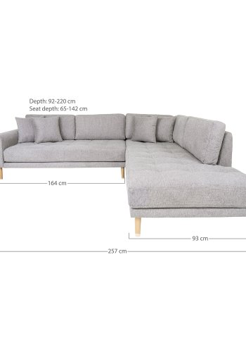HOUSE NORDIC Lido hjrnesofa med pen ende - Hjrnesofa med pen ende, hyrevendt i lys gr med fire puter og naturlige treben, HN1040