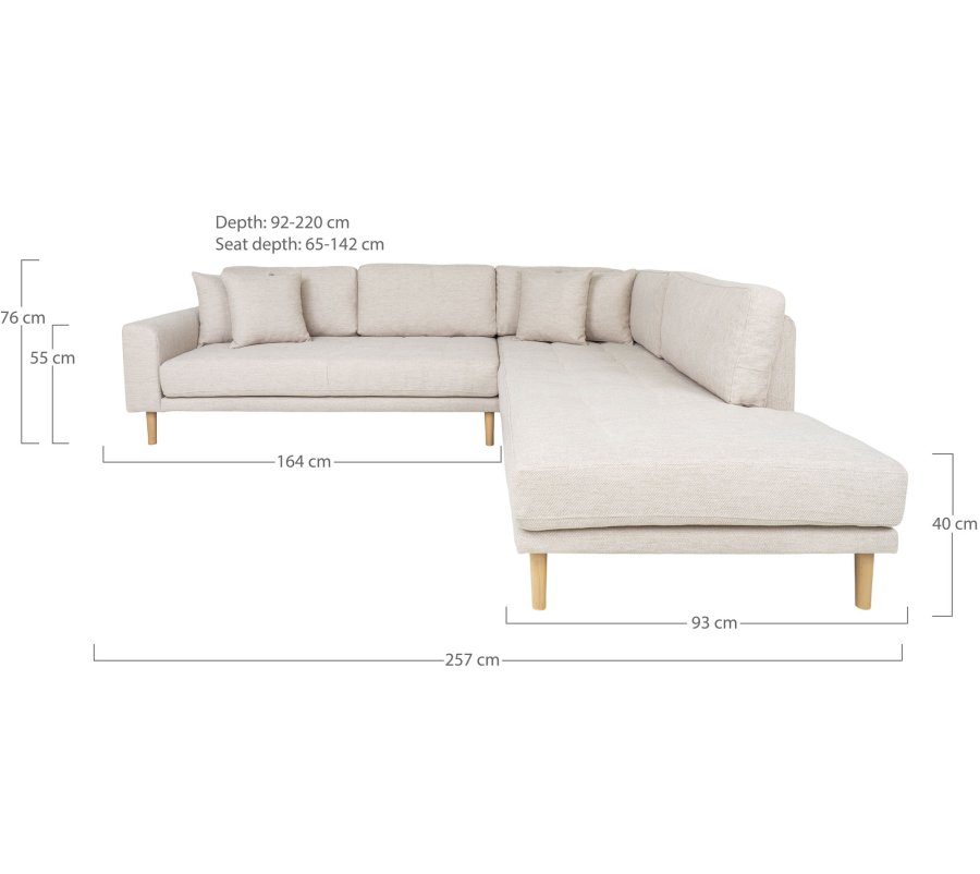 HOUSE NORDIC Lido hjrnesofa med pen ende - Hjrnesofa med pen ende, hyrevendt i sand med fire puter og naturlige treben, HN1050