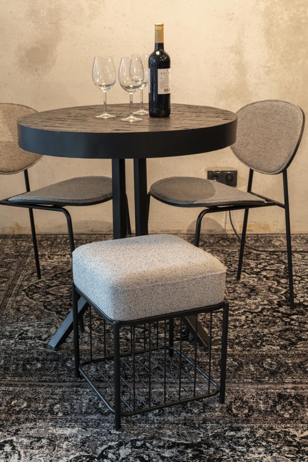 WHITE LABEL LIVING Milou krakk, m hylle - gr polyester og jern (35x35)