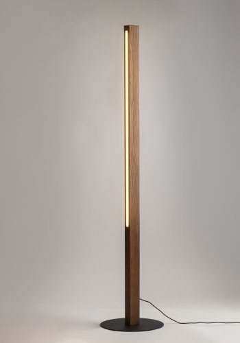 TK Teo LED gulvlampe - valnttfarget tre og sort metall