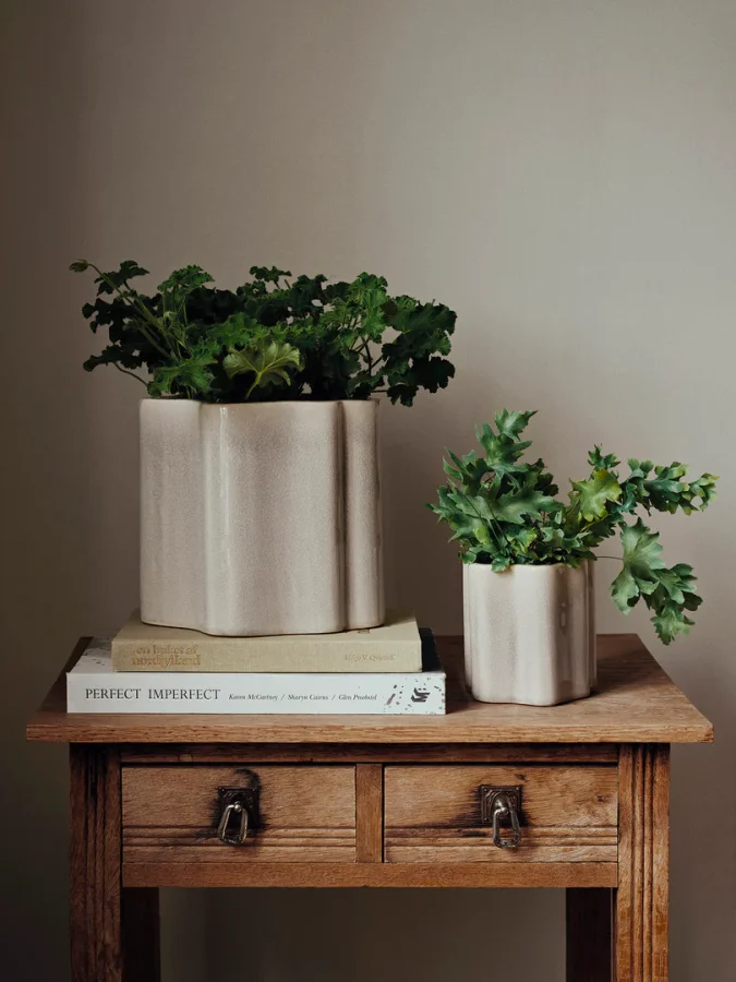 BROSTE COPENHAGEN Sonja Blumentopf – Regentag graue Keramik (H:12)