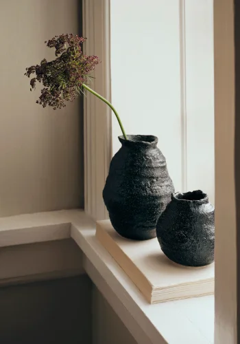 BROSTE COPENHAGEN Alma Vase – schwarzes Steingut (H:16)