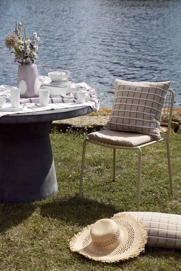 BROSTE COPENHAGEN Hagebord i fiber, rundt - kullfibersement (110)