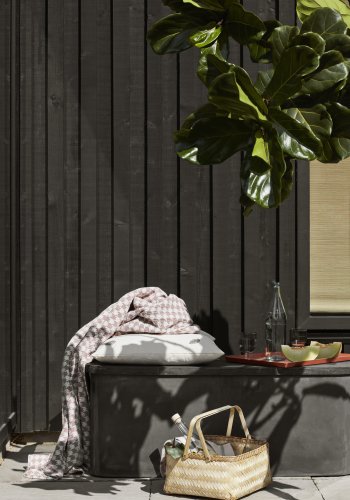 BROSTE COPENHAGEN Hagebenk i fiber, m. lagring - kullfibersement (103,5x48)