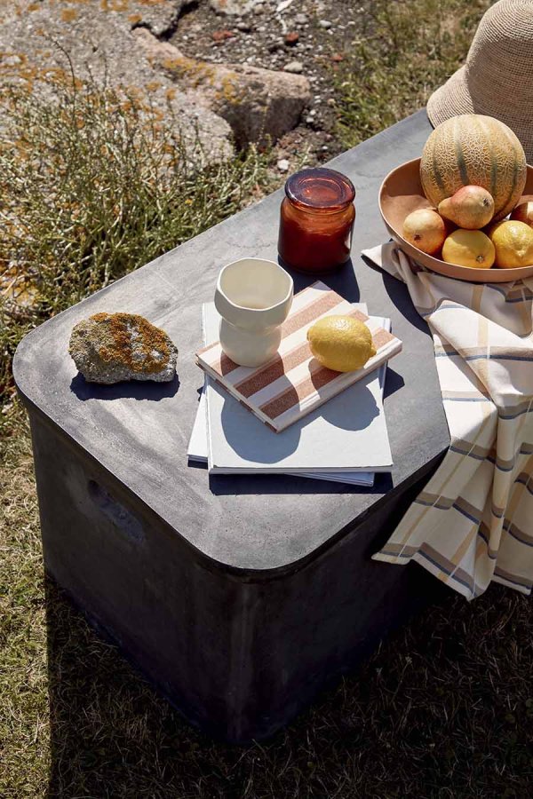 BROSTE COPENHAGEN Hagebenk i fiber, m. lagring - kullfibersement (103,5x48)