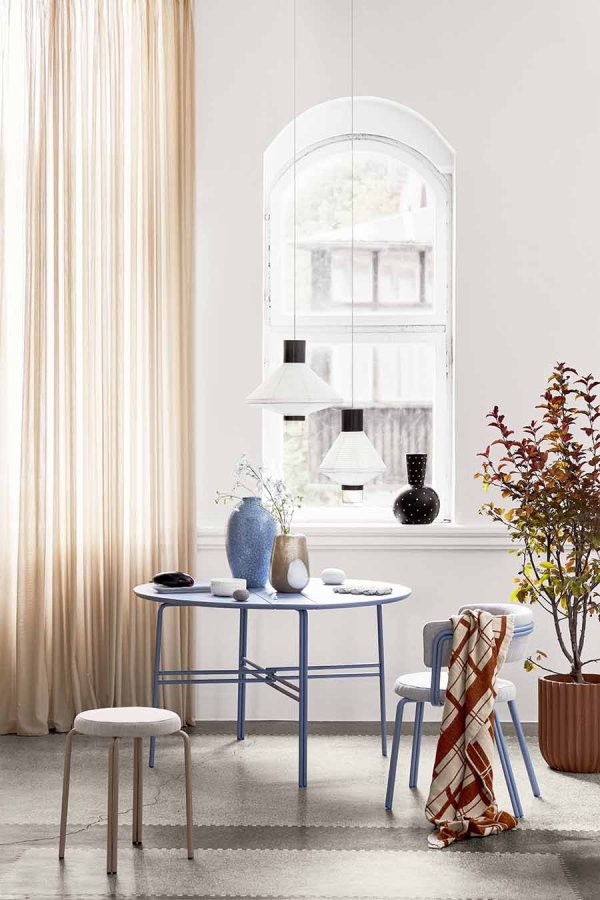 BROSTE COPENHAGEN Ada Dot Vase, rund – taupefarbenes, warmgraues Glas