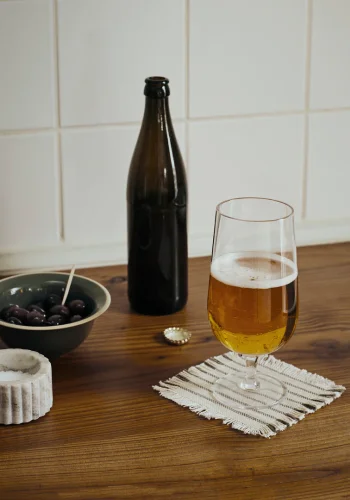 BROSTE COPENHAGEN Bubble Bierglas – klares Glas mit Blasen (H:18,5)