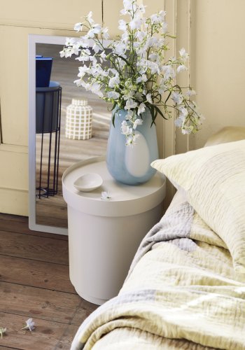 BROSTE COPENHAGEN Tenna Wandspiegel, rechteckig – Spiegelglas und regengraues MDF (78 x 46)