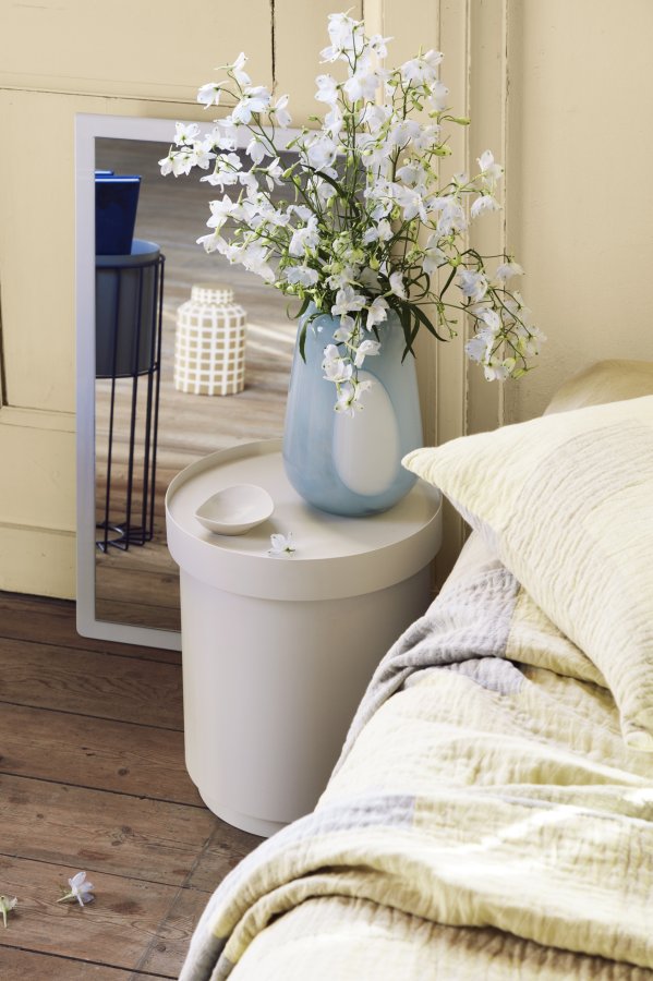 BROSTE COPENHAGEN Tenna Wandspiegel, rechteckig – Spiegelglas und regengraues MDF (78 x 46)