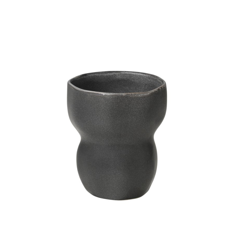 BROSTE COPENHAGEN Limfjord Becher, Bio – matt dunkelgraues Steinzeug (9)