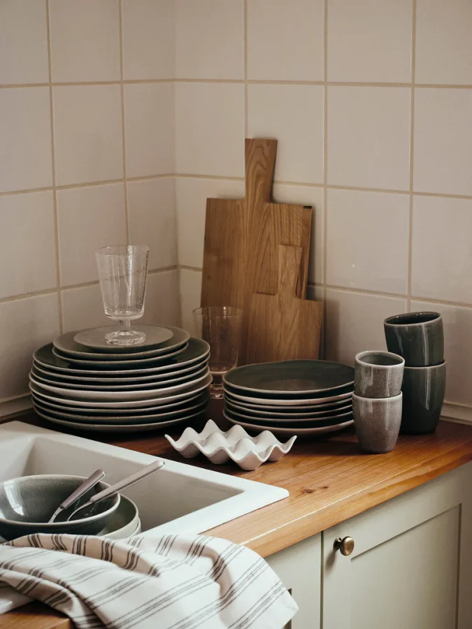 BROSTE COPENHAGEN Nordic Rain Becher – graues Steingut (8)