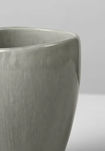 BROSTE COPENHAGEN Nordic Rain Becher – graues Steingut (8)