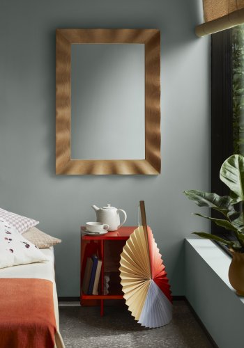 BROSTE COPENHAGEN Wellenförmiger Wandspiegel, rechteckig – Spiegelglas und Naturbuche (100x70)