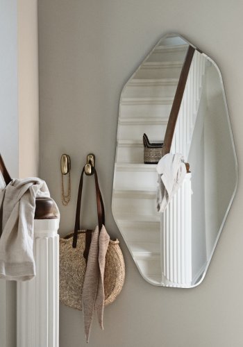 BROSTE COPENHAGEN Ruby Wandspiegel, organisch – Spiegelglas und schwarzes MDF (120 x 60)