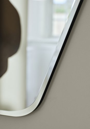 BROSTE COPENHAGEN Ruby veggspeil, sekskant - speilglass og svart MDF (60x50)