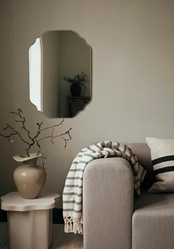 BROSTE COPENHAGEN Lulu Wandspiegel, rechteckig – Spiegelglas und schwarzes MDF (70x50)