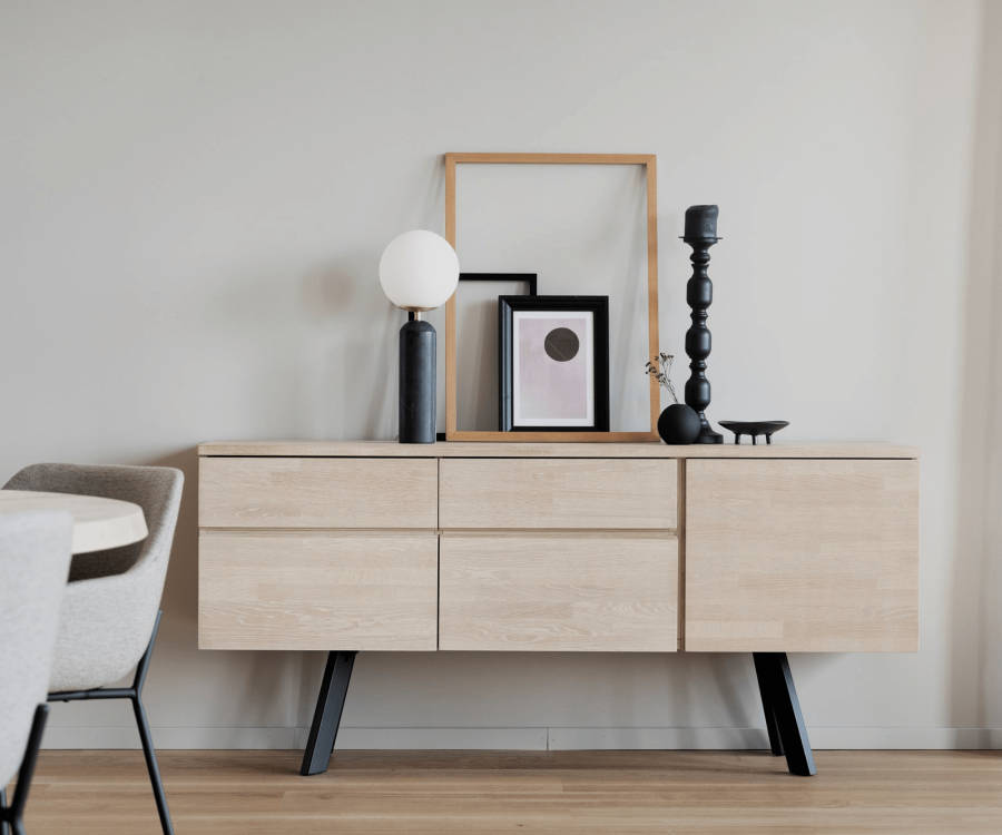 ROWICO Fred skjenk - hvitoljet eik, m. 2 skuffer og 3 drer 