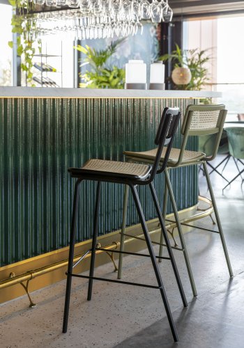 ZUIVER Jort barkrakk, med ryggsttte og fotsttte - naturlig rotting og svart stl (77,5 cm)