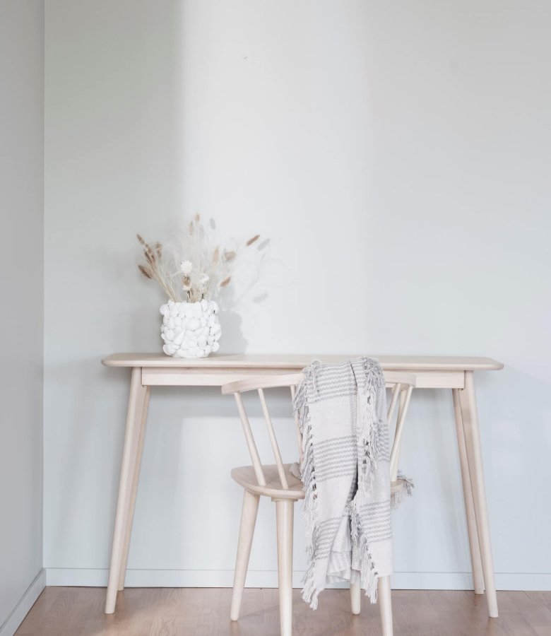 ROWICO Carmen spisebordsstol - hvidpigmenteret gummitr, m. armln