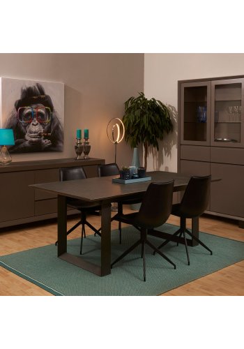 Isabel svingbar spisestol - svart kunstskinn og svarte ben