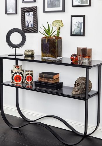 VENTURE DESIGN Wavy sidebord, m. hylde - gr glas og sort metal (117x33,5)