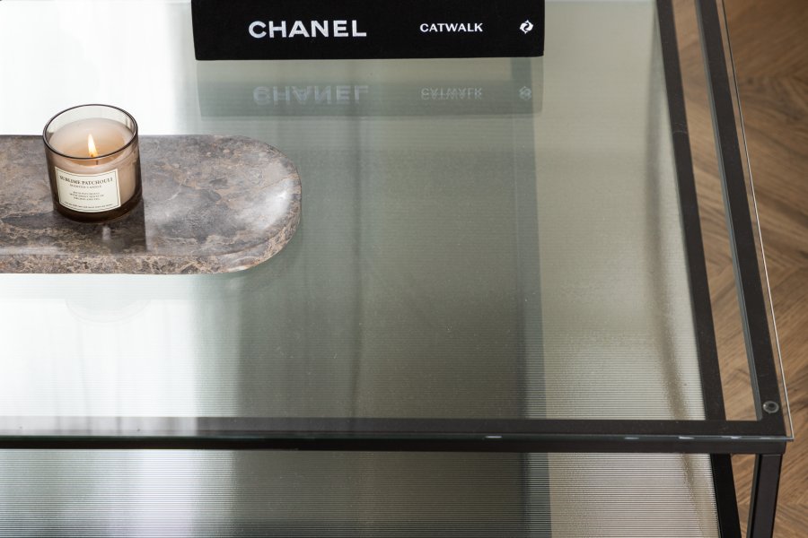 VENTURE DESIGN Maglehem salongbord, m. hylle - klart glass og sort stl (90x90)