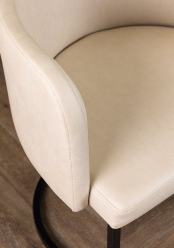 VENTURE DESIGN Simrishamn spisebordstol, m. armlen - beige TC-stoff og sort stl