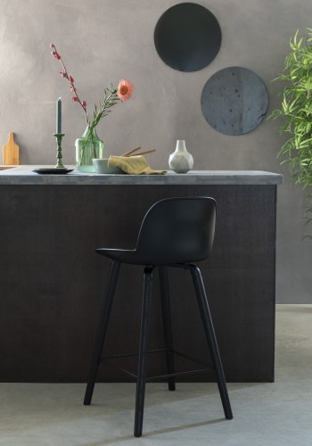 ZUIVER Albert Kuip barkrakk, med ryggsttte og fotsttte - svart polypropylen og svart ask (65cm)