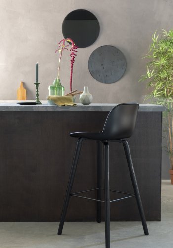 ZUIVER Albert Kuip barkrakk, med ryggsttte og fotsttte - svart polypropylen og svart ask (75cm)