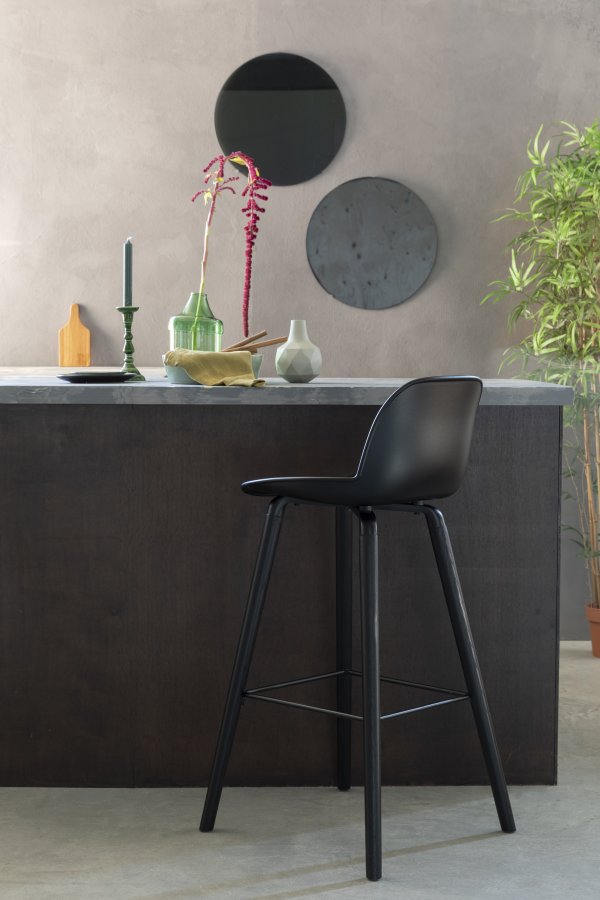 ZUIVER Albert Kuip barkrakk, med ryggsttte og fotsttte - svart polypropylen og svart ask (75cm)