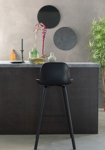 ZUIVER Albert Kuip barkrakk, med ryggsttte og fotsttte - svart polypropylen og svart ask (75cm)