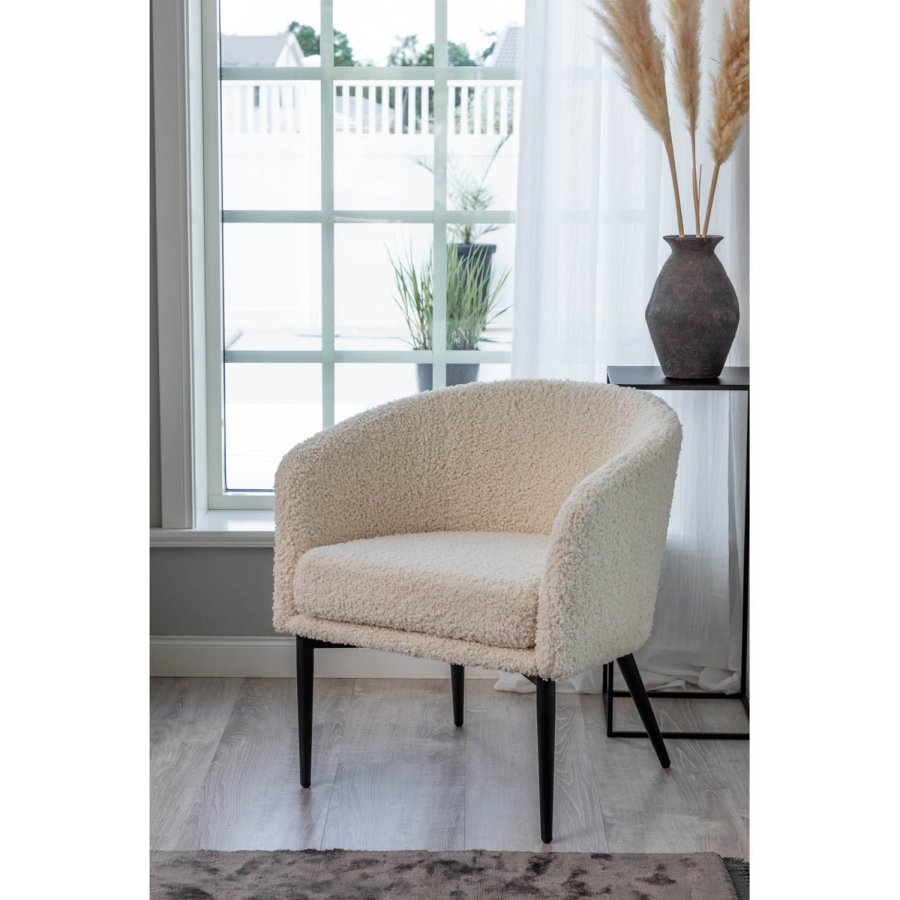 VENTURE DESIGN Flauschiger Teddybärstuhl – weißes Polyester und schwarzes Metall