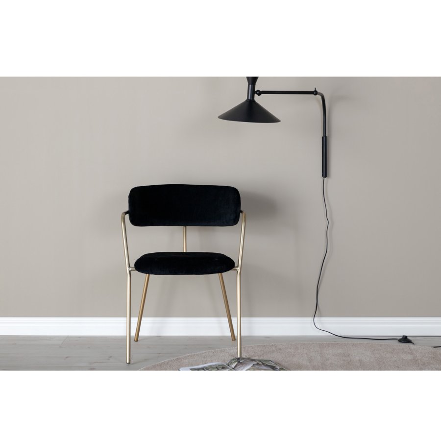 VENTURE DESIGN Arrow Esszimmerstuhl, mit Armlehnen – schwarzer Samt und Messingmetall